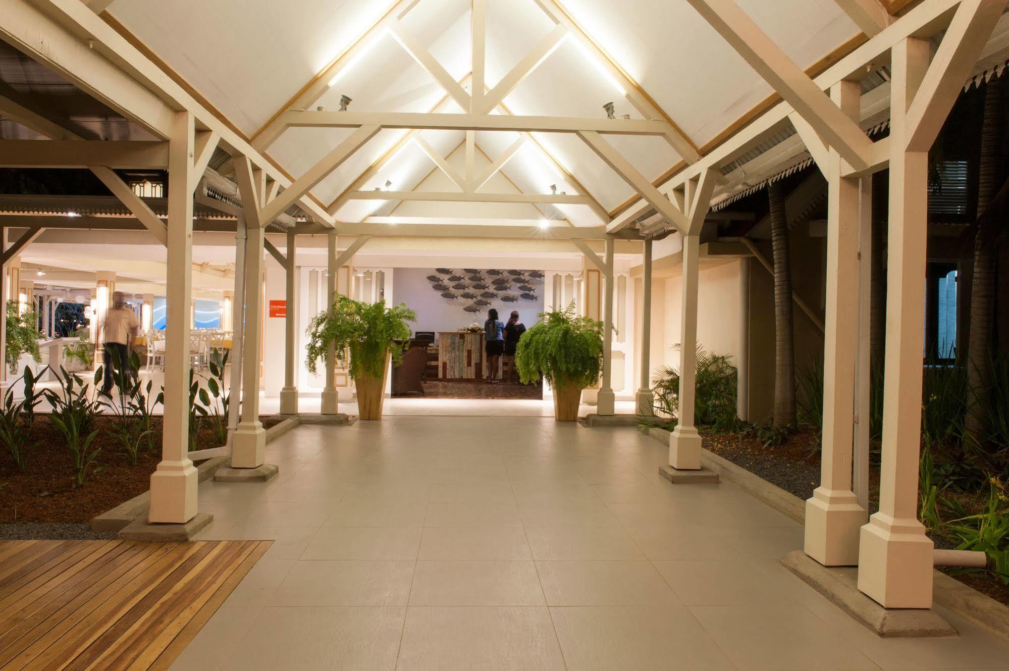 Villas Caroline Flic en Flac Exterior photo