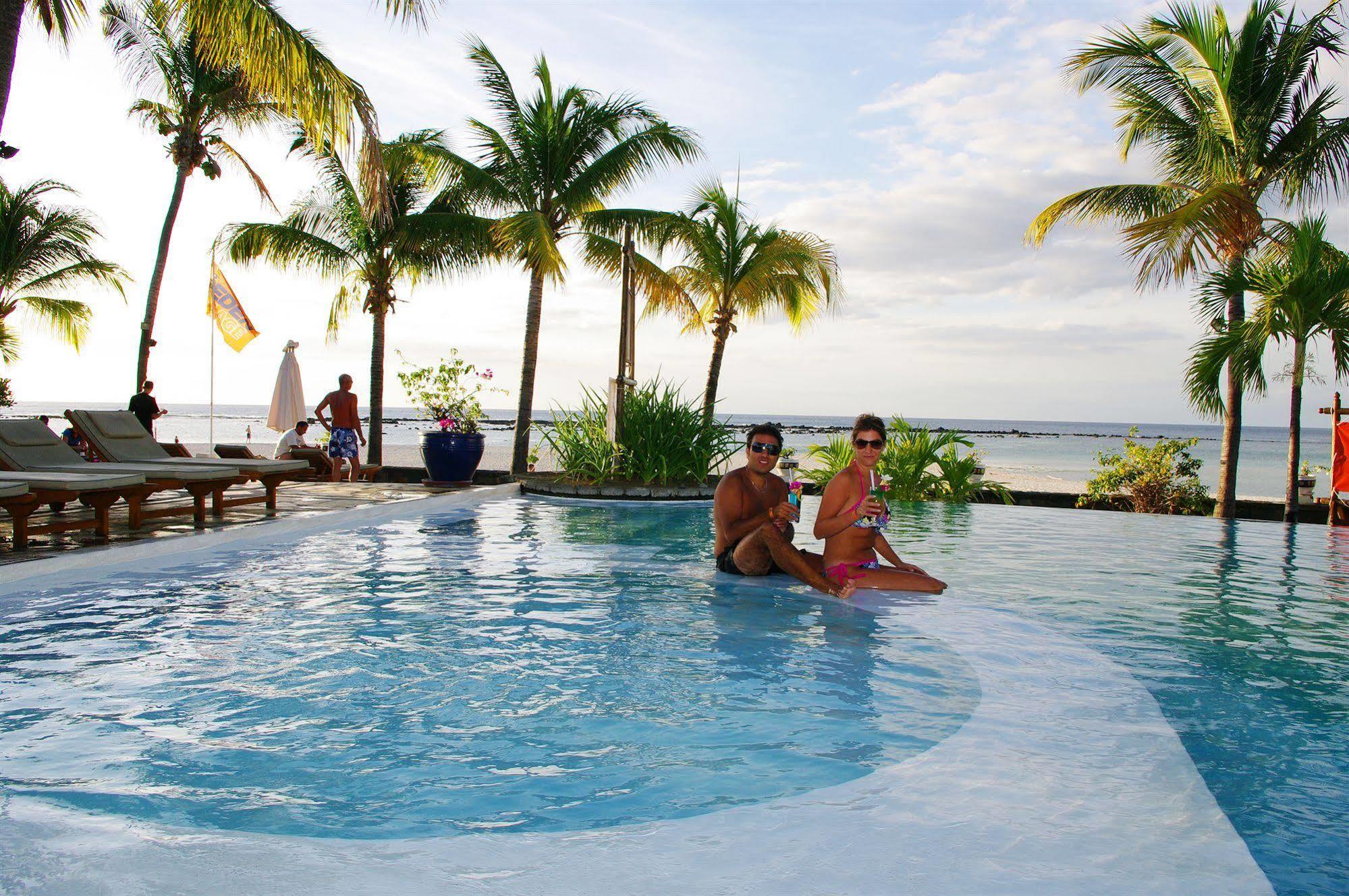 Villas Caroline Flic en Flac Exterior photo